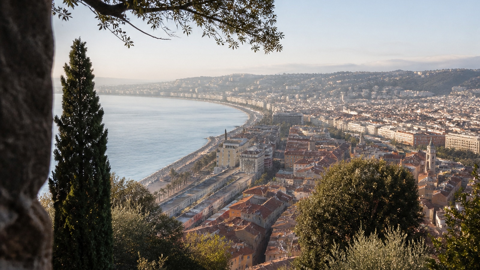 Illustration RivieraStays - Colline du Château : le belvédère qui remet Nice à sa vraie échelle